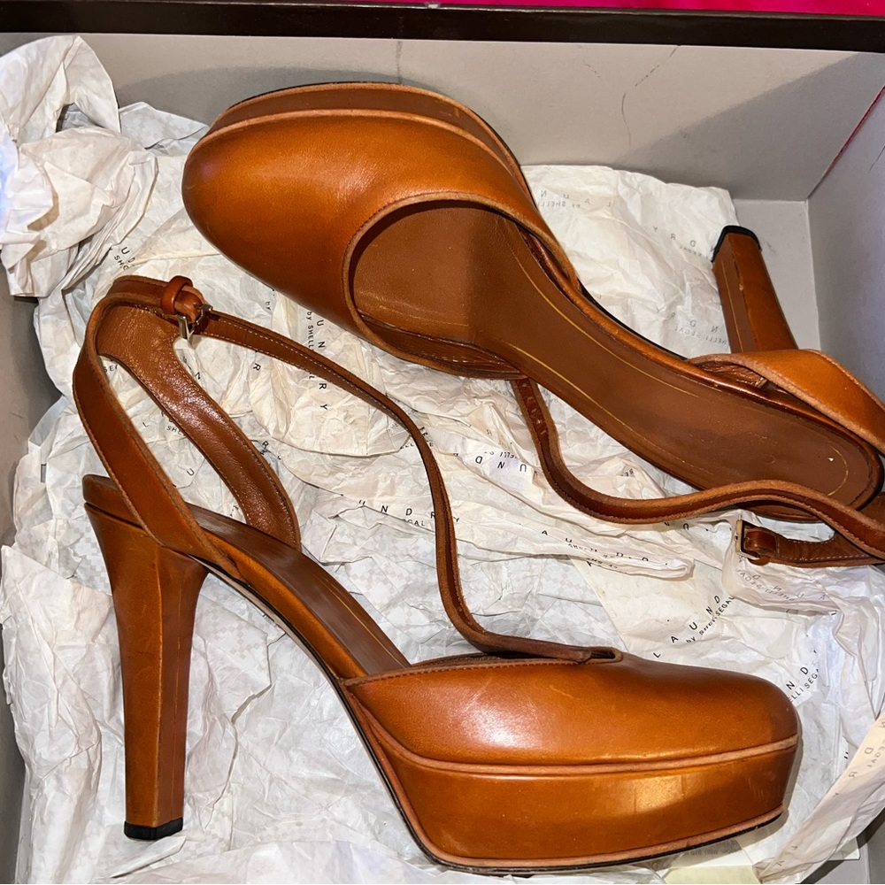 Gucci Round Toe Leather Platform